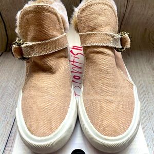 Brand Blowfish Girls size 12 Rose Gold
